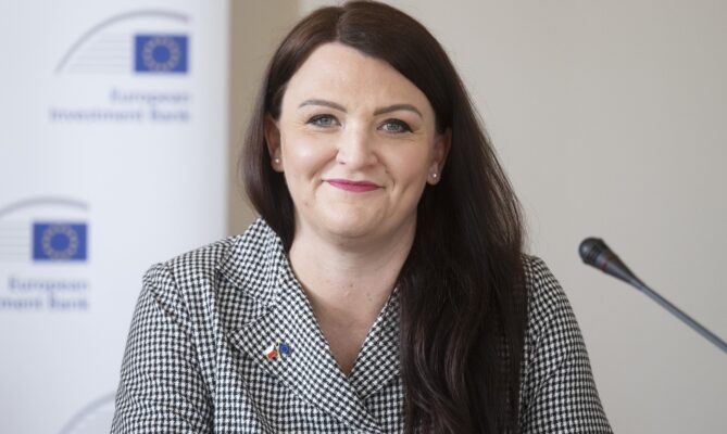 Andrea Ferjenčíková, dříve zástupkyně Evropské investiční banky v České republice, dnes působí jako ředitelka sekce Udržitelné financování Národní rozvojové banky. Foto: ČTK