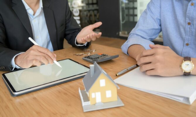 Pouze jedna z každých čtyř ztrát souvisejících s klimatem byla dosud pojištěna, jak ukazuje výzkum Evropské agentury pro pojišťovnictví a zaměstnanecké penzijní pojištění. Ilustrační foto: Getty Images