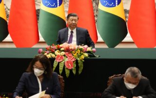 Čína pod vedením prezidenta Si Ťina-Pchinga rychle staví gigawatty solárních a větrných kapacit jako cestu ke klimatické bezpečnosti a průmyslové dominanci. Foto: ČTK / AP / Ken Ishii