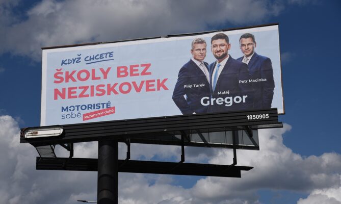 Neziskovky zaměřené na environmentální a další vzdělávání jsou motoristům trnem v oku dlouhodobě. Foto: ČTK