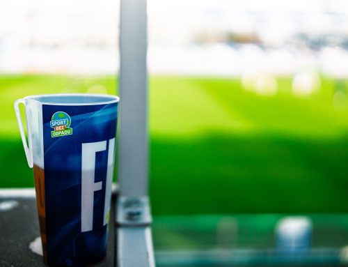 Vratný kelímek za 50 Kč už i na fotbale. Kluby na jejich pořízení mohou získat finance