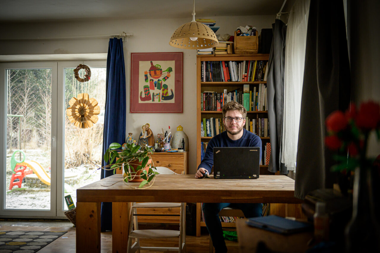 Jakub Šmíd se do Děčína přestěhoval s rodinou po narození jeho dětí, zapojil se do místní komunity a s přáteli se rozhodl založit i komunitu energetickou. Foto: Petr Zewlakk Vrabec, poskytnuto SK Žárovka