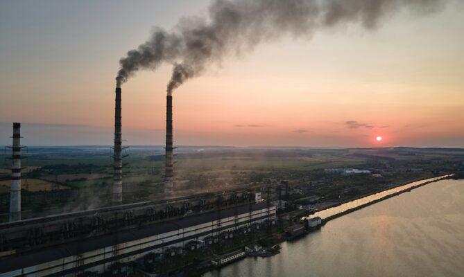 Zamezování emisím vychází draho, ale jejich odstraňování ze vzduchu je ještě dražší. Ilustrační foto: Getty Images