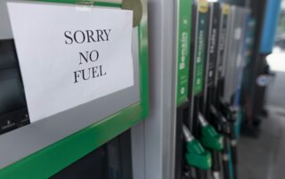 Závislost na zahraničním fosilním průmyslu představuje pro řidiče aut se spalovacími motory potenciální problém. Ilustrační foto: Getty Images