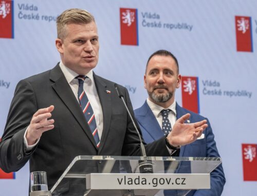 Jsem z jižní Moravy a mám rád slunce, vysvětluje Červený, proč nesedí v kanceláři ministra. Tu zabral Filip Turek