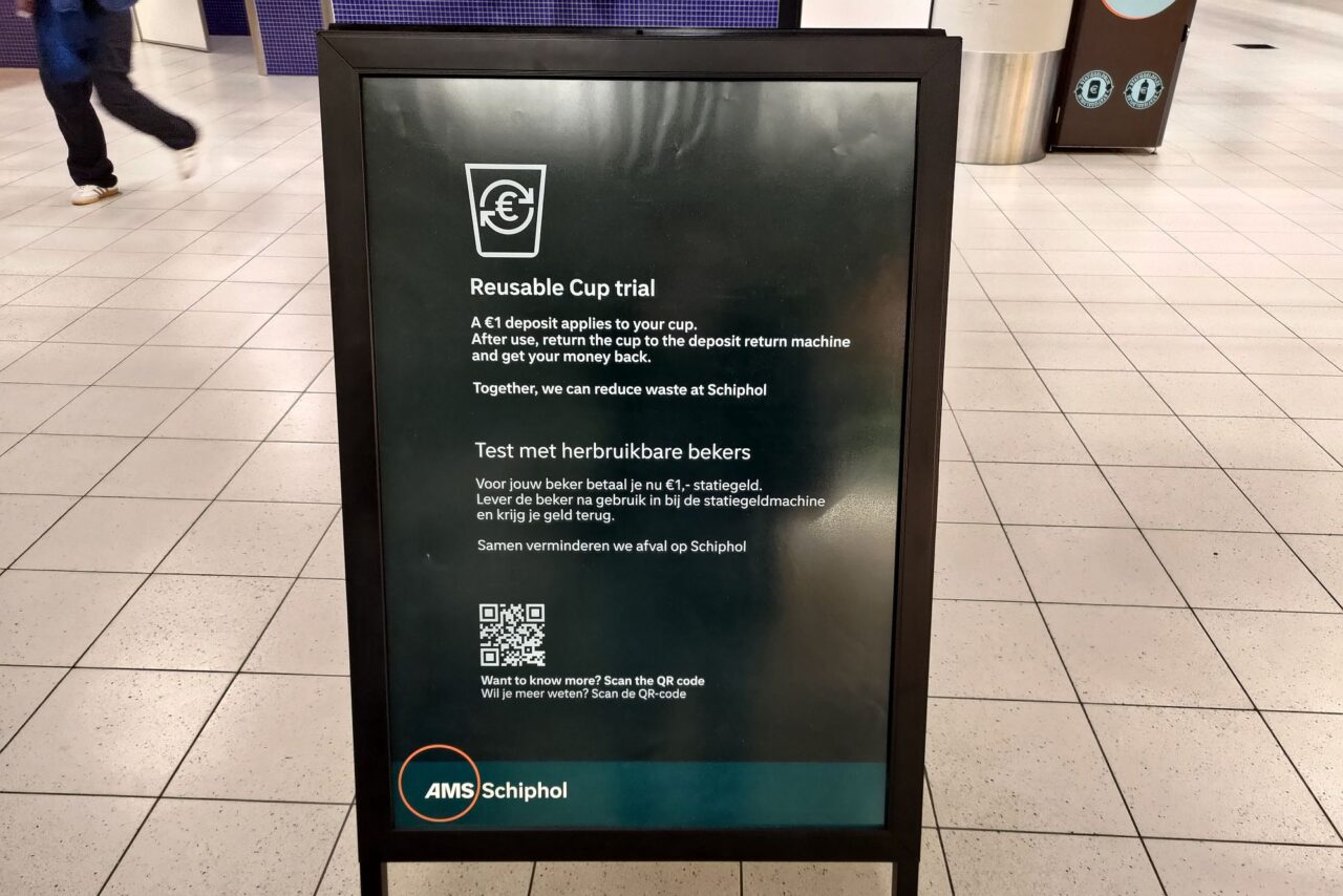 Amsterdamské letiště Schiphol hodlá zálohový systém testovat po dobu jednoho měsíce. Foto: Martina Patočková, Ekonews