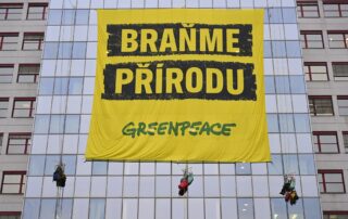 Tento plakát z půlky prosince už ministerstvo životního prostředí odstranilo. Nyní se chystá na letáčky na chodbách. Foto: ČTK