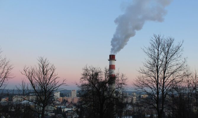 Emisní povolenky ETS 1 musejí nakupovat podniky, jako je třeba Teplárna Veleslavín v Praze 6. Foto: ČTK / Ruml Miloš