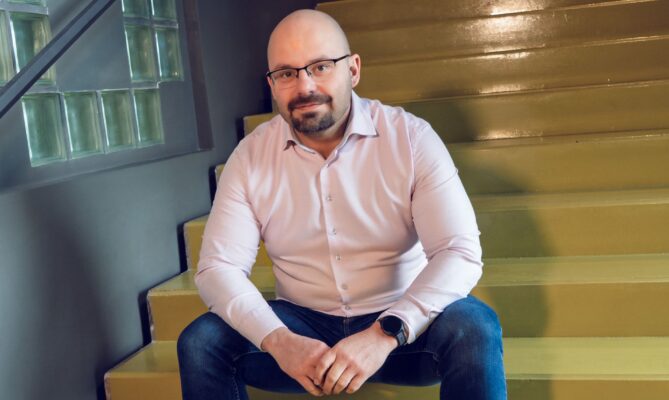 Miroslav Hašek se dvě desítky let věnuje informačním technologiím v energetice. Foto: poskytnuto Miroslavem Haškem