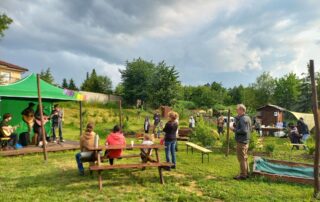 V blízké budoucnosti v areálu vznikne i komunitní kurník, o slepice v něm se bude střídavě starat sedm rodin. Foto: poskytnuto skupinou Za()hrada