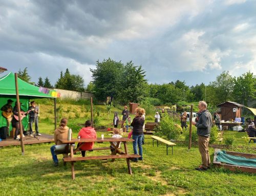 Nebyla tam ani dešťovka a teď plánují komunitní kurníky. Za()hrada posouvá společné zahradničení