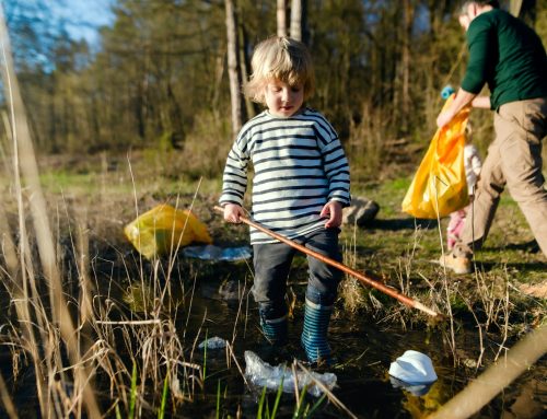 Neviditelné, ale nebezpečné plasty. Nejvíce se uvolňují z barev, laků a pneumatik