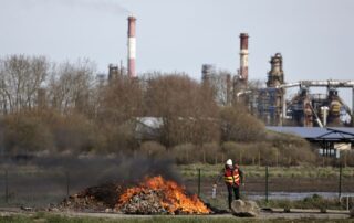 Rafinerie společnosti TotalEnergies u Donges v západní Francii nedaleko ústí Loiry do Atlantického oceánu. Foto: ČTK / AP / Jeremias Gonzalez