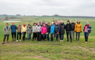 Výsadba třiceti ovocných stromů v Milínově v listopadu roku 2025. Foto: Nadace Tipsport