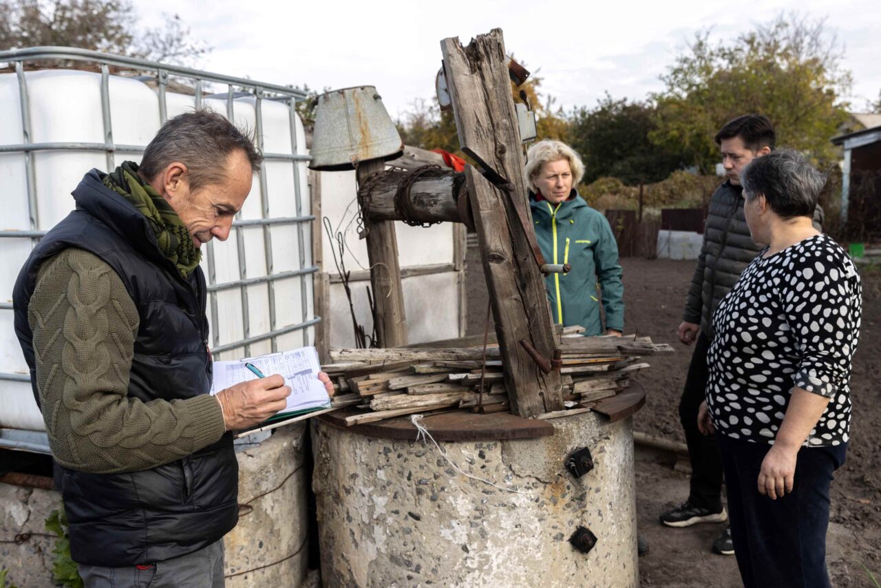 Environmentální dopady řeší dennodenně i místní, je pro ně důležité, zda jsou vzduch a voda v jejich domovech bezpečné. Foto: Majda Slámová
