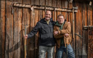 Ředitel Farmářské školy Jiří Prachař a herec Štěpán Benoni, který je ambasadorem projektu v soutěži E.ON Energy Globe. Foto: poskytnuto společností E.ON