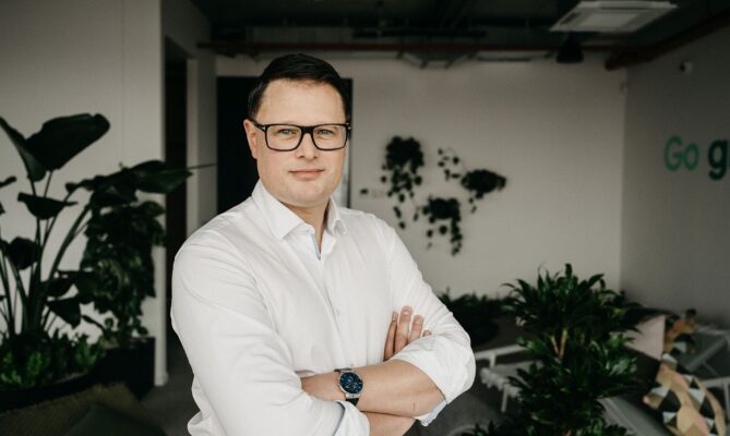 Matthias Maedge je viceprezidentem pro dekarbonizaci komerční silniční dopravy společnosti Eurowag. Foto: poskytnuto společností Eurowag