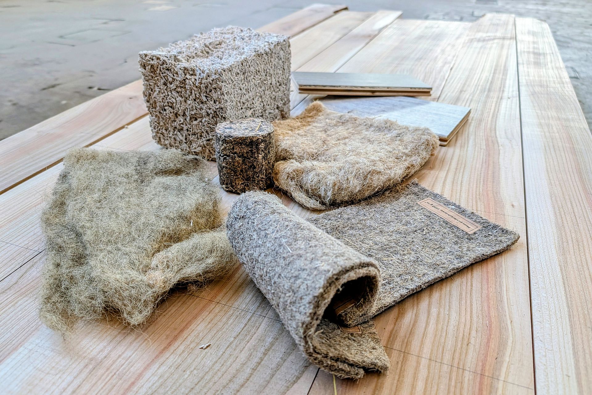Materiál z technického konopí UCEEB ČVUT. Foto: poskytnuto Buřinkou