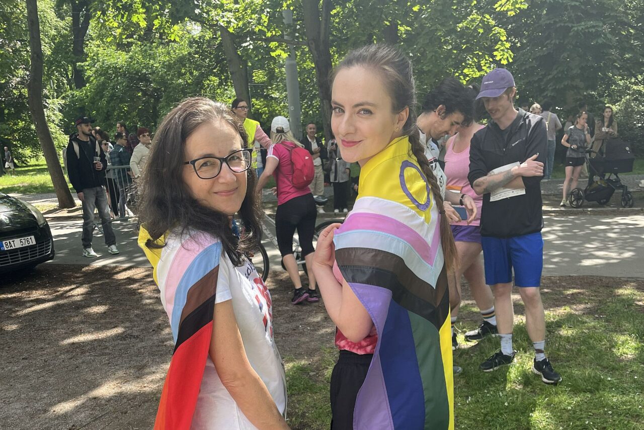 V Ethical Flags šijí vlajky do interiéru i na venkovní použití. Foto: poskytnuto Martinou Brandtlovou
