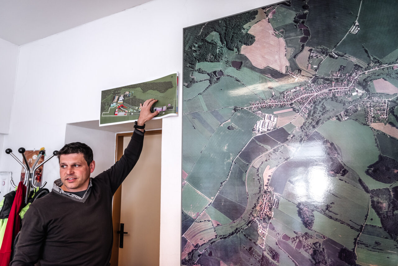 Povrchový areál u Dolní Cerekve by byl svých rozsahem vlastně celá nová obec. Místní zajímá, kde by areál bral vodu, které je nedostatek. Foto: Kateřina Hefler, Ekonews