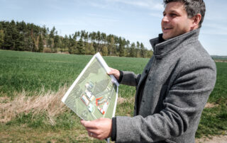 Starosta Dolní Cerekve Zdeněk Dvořák úložišti věnuje velkou část své práce. Vadí mu nedostatek informací od státu. Foto: Kateřina Hefler, Ekonews
