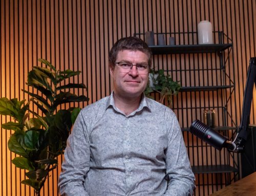 „Po chodbách chodili zmatení úředníci, kteří se v 10:20 dozvěděli emailem, že druhý den jejich místo zaniká“