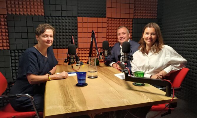 Expertka společnosti EY Radka Mikulenka a Tomáš Trtek z oddělení People Consulting společnosti EY. Foto: Ekonews