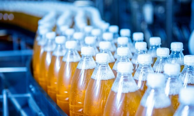 Pokud se plastové obaly recyklují, mohou mít mnohem nižší uhlíkovou stopu než jakékoli jiné. Foto: Getty Images