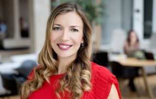 „Pořád jsou společnosti, které o EUDR neslyšely a jsou překvapené, že by do regulace mohly spadnout,“ říká Jaroslava Kračúnová, advokátka a partnerka advokátní kanceláře Deloitte Legal. Foto: poskytnuto společností Deloitte