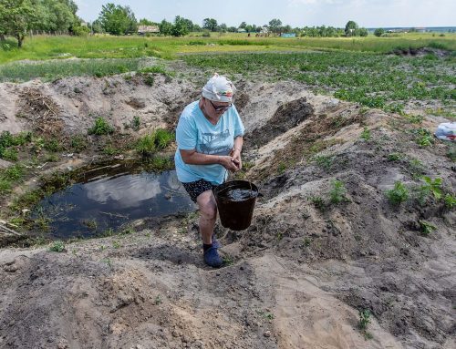 Až se bojiště vrátí zemědělcům. Ukrajina hledá cestu k obnově zničených polí a bezpečným potravinám