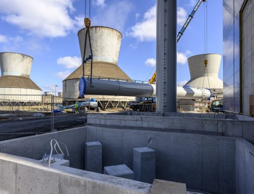 Emisní povolenky zdarma zůstanou. Ale jen za podmínky, že průmysl bude dekarbonizovat, oznámila Evropská komise