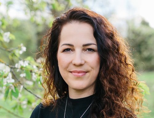 Děti nepotřebují dokonalé vzory. Potřebují dospělé, kteří umějí zůstat laskaví i ve chvílích, kdy vztah není jednoduchý