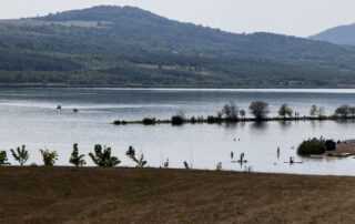 Jezero Milada poblíž Ústí nad Labem vzniklo zatopením bývalého hnědouhelného dolu. Foto: Karolína Chlumecká, Ekonews