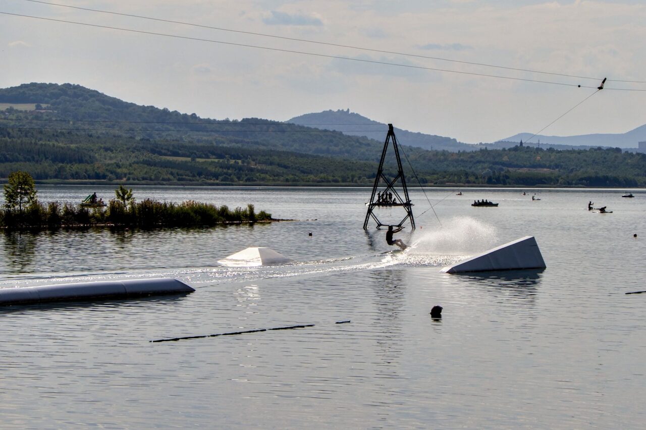 Jezero se dnes využívá zejména k rekreaci a vodním sportům. Foto: Karolína Chlumecká, Ekonews