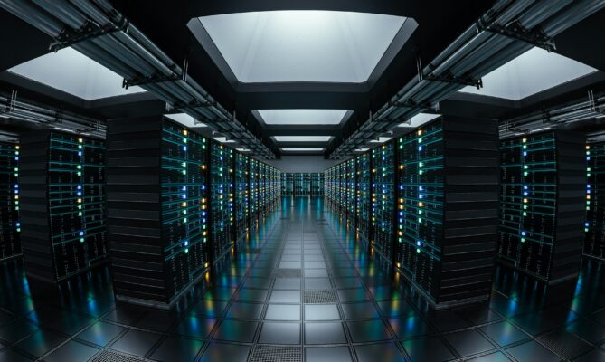 Obří datová centra spotřebují značné množství elektrické energie. Foto: Alex Shuper, Unsplash