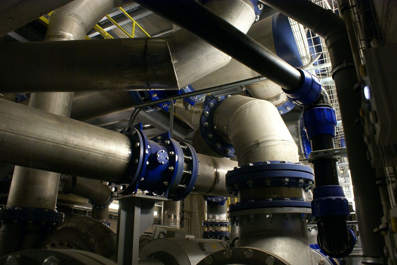 Čerpací systém ve sklepě hydraulické laboratoře. Foto: Sára Mazúchová, Ekonews
