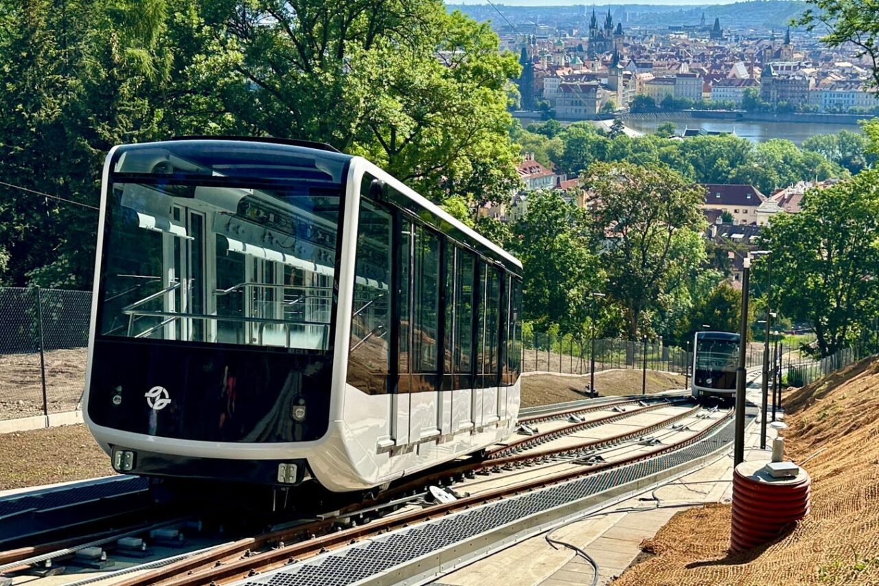 Nová lanovka na Petřín má pro veřejnost sloužit od září. Foto: Daniel Šabík, poskytnuto DPP