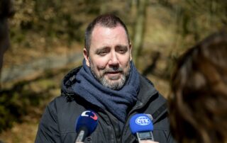 Letos v dubnu se ministr životního prostředí Igor vypravil do přírody na otevření nové turistické stezky mezi Hřenskem v národním parku České Švýcarsko a Schmilkou v národním parku Saské Švýcarsko. Foto: ČTK