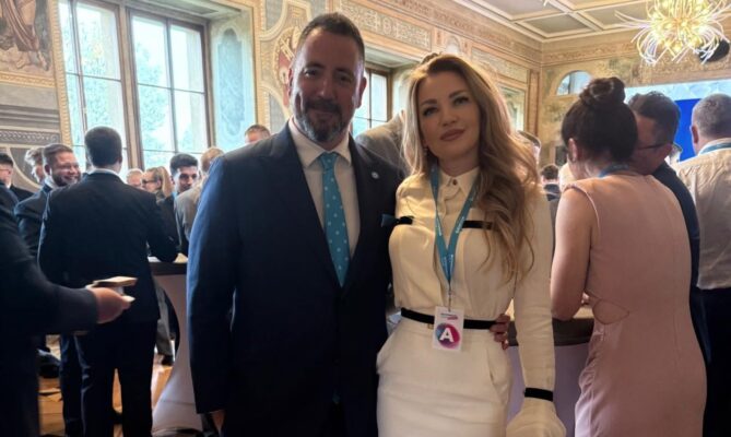 Referentka Regina Kyliánová s ministrem životního prostředí Igorem Červeným. Foto: Regina Kyliánová/Facebook