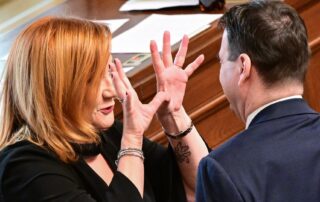Ministryně financí Alena Schillerová (ANO) a ministr zahraničí Petr Macinka (Motoristé). Oba zrušili odbor udržitelnosti, Macinka ještě za svého působení na ministerstvu životního prostředí. Foto: ČTK / Vondrouš Roman