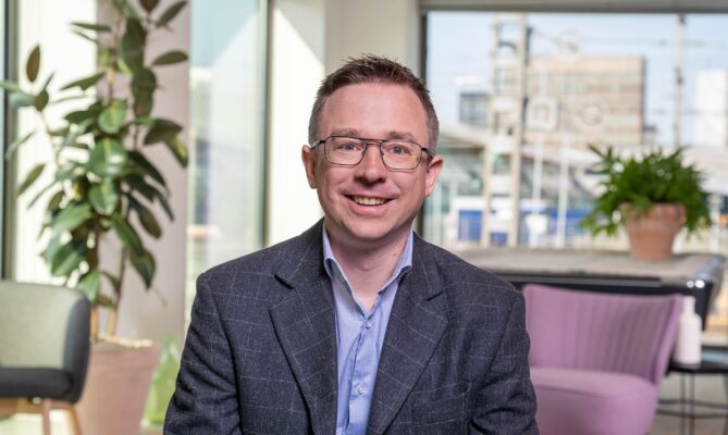 Gerben Hieminga působí jako sektorový ekonom pro energetické trhy a energetickou tranzici ve výzkumné divizi bankovní skupiny ING. Foto: Duco de Vries