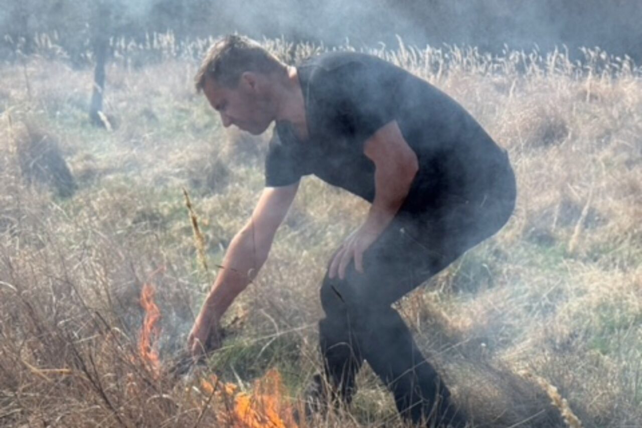 Následky masivního požáru v Národním parku České Švýcarsko dodnes vzbuzují ve společnosti silné emoce a hluboký strach z ohně. Foto: poskytnuto Markétou Ekrt Válkovou