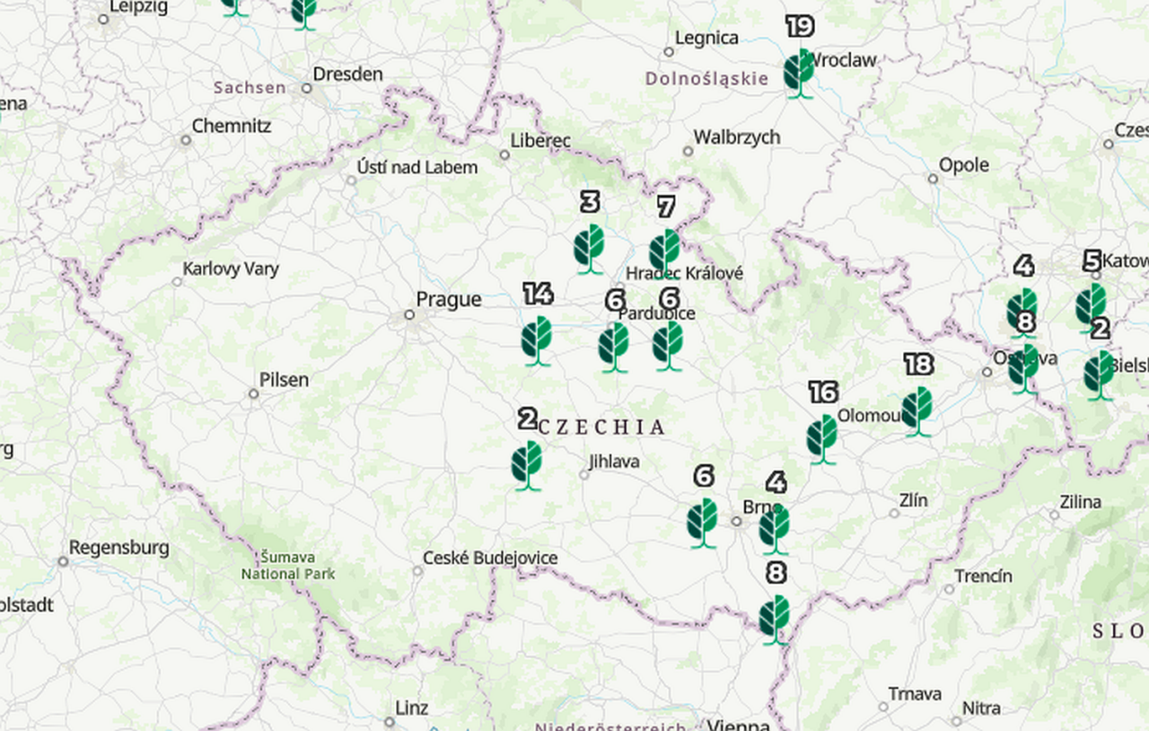 TreeTag získalo v Česku zatím 98 stromů třiceti druhů. Zdroj: www.treetags.eu/cs/maps