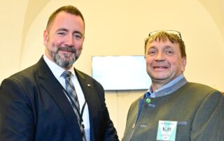Ministr životního prostředí Igor Červený a ředitel Správy Krkonošského národního parku Petr Moravec na mimořádné schůzi sněmovního výboru pro životní prostředí. Foto: ČTK / Vondrouš Roman